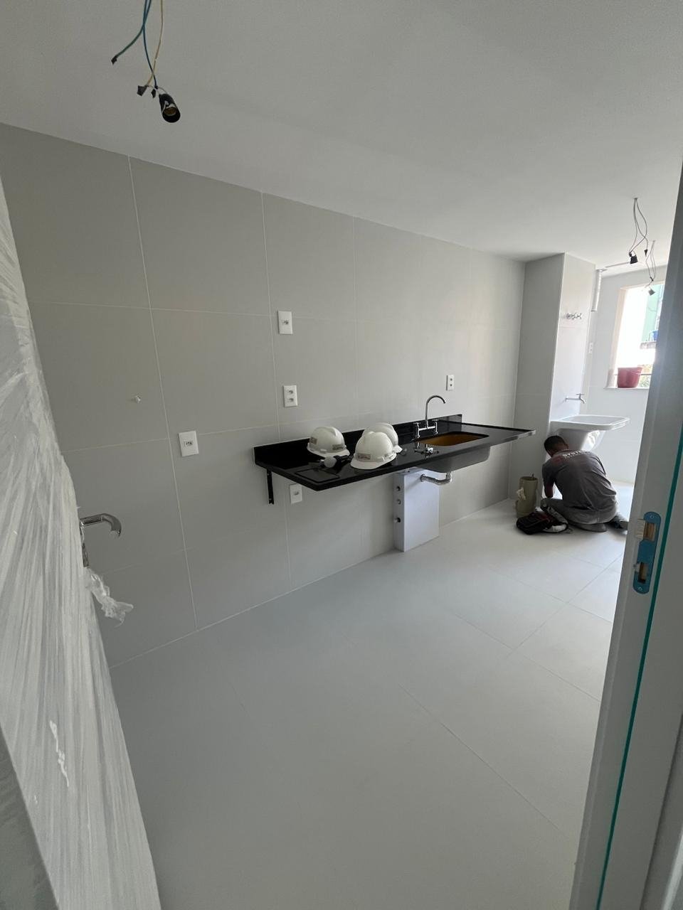 01 (1) EXCELENTE APARTAMENTO DE FRENTE, LOCALIZADO EM PRÉDIO NOVO EM BOTAFOGO