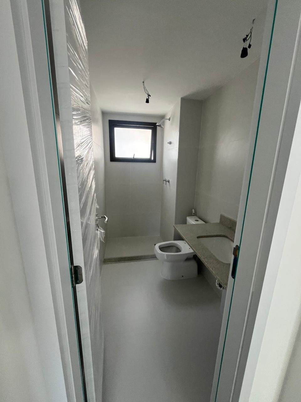 01 (10) EXCELENTE APARTAMENTO DE FRENTE, LOCALIZADO EM PRÉDIO NOVO EM BOTAFOGO