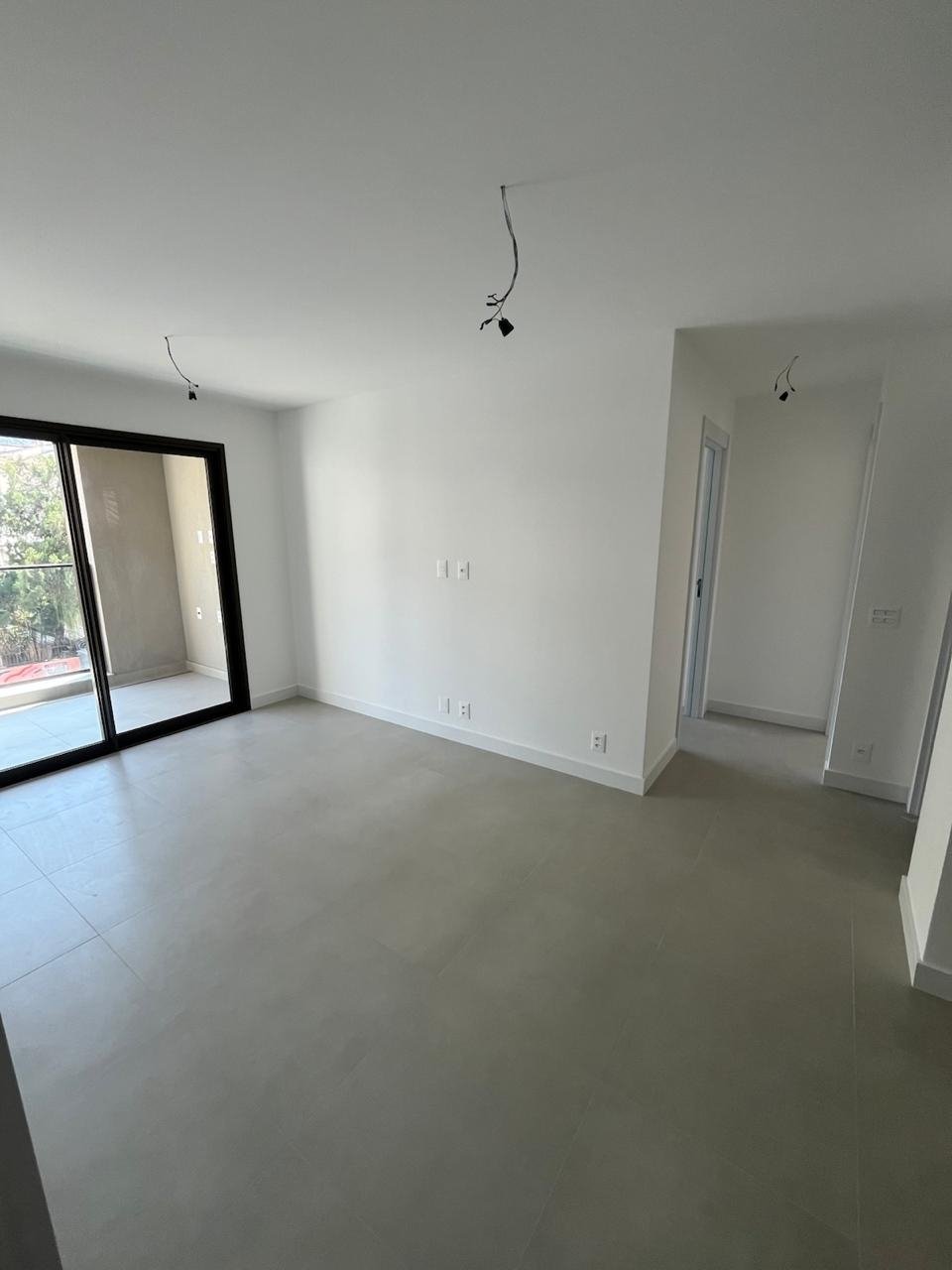 01 (12) EXCELENTE APARTAMENTO DE FRENTE, LOCALIZADO EM PRÉDIO NOVO EM BOTAFOGO