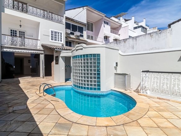 CASA AMPLA EM CONDOMÍNIO EM JACAREPAGUÁ, ESPAÇO, PRIVACIDADE E MUITO CONFORTO.