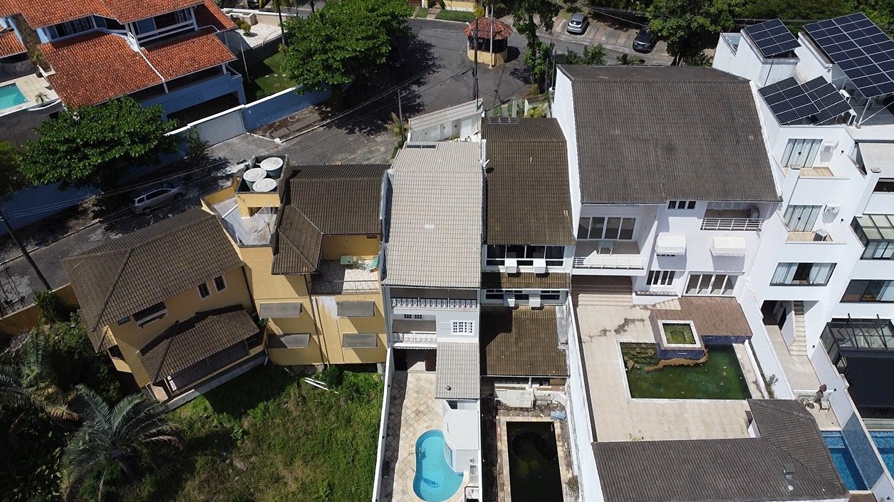 01 (18) CASA AMPLA EM CONDOMÍNIO EM JACAREPAGUÁ, ESPAÇO, PRIVACIDADE E MUITO CONFORTO.