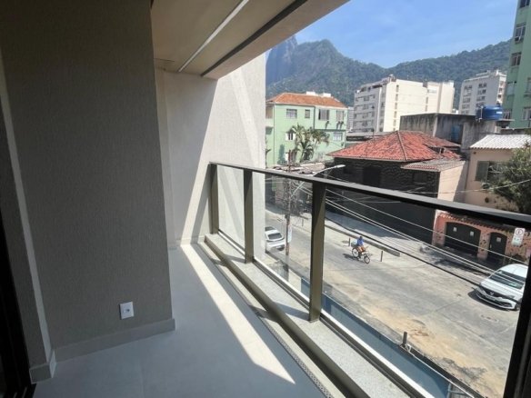 EXCELENTE APARTAMENTO DE FRENTE, LOCALIZADO EM PRÉDIO NOVO EM BOTAFOGO