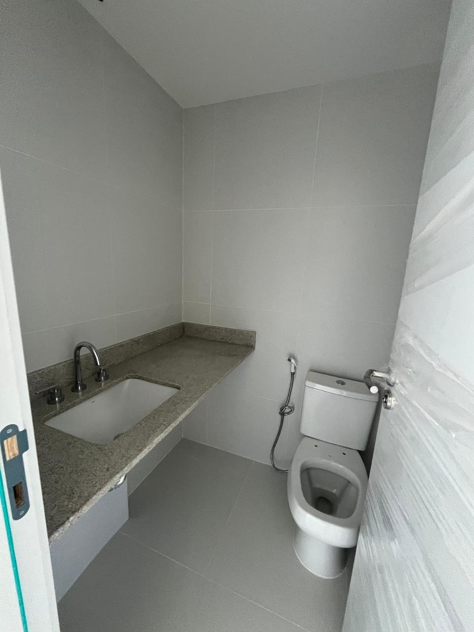 01 (7) EXCELENTE APARTAMENTO DE FRENTE, LOCALIZADO EM PRÉDIO NOVO EM BOTAFOGO