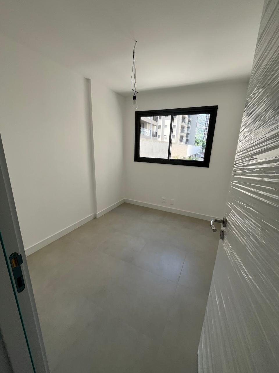 01 (9) EXCELENTE APARTAMENTO DE FRENTE, LOCALIZADO EM PRÉDIO NOVO EM BOTAFOGO