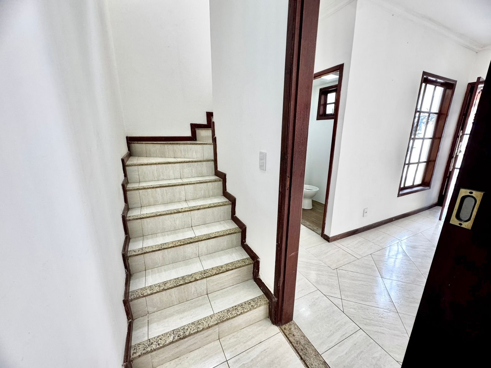 19 Escada Acesso 2 Andar 02 CASA DUPLEX EM CONDOMÍNIO NO BAIRRO VARGEM GRANDE