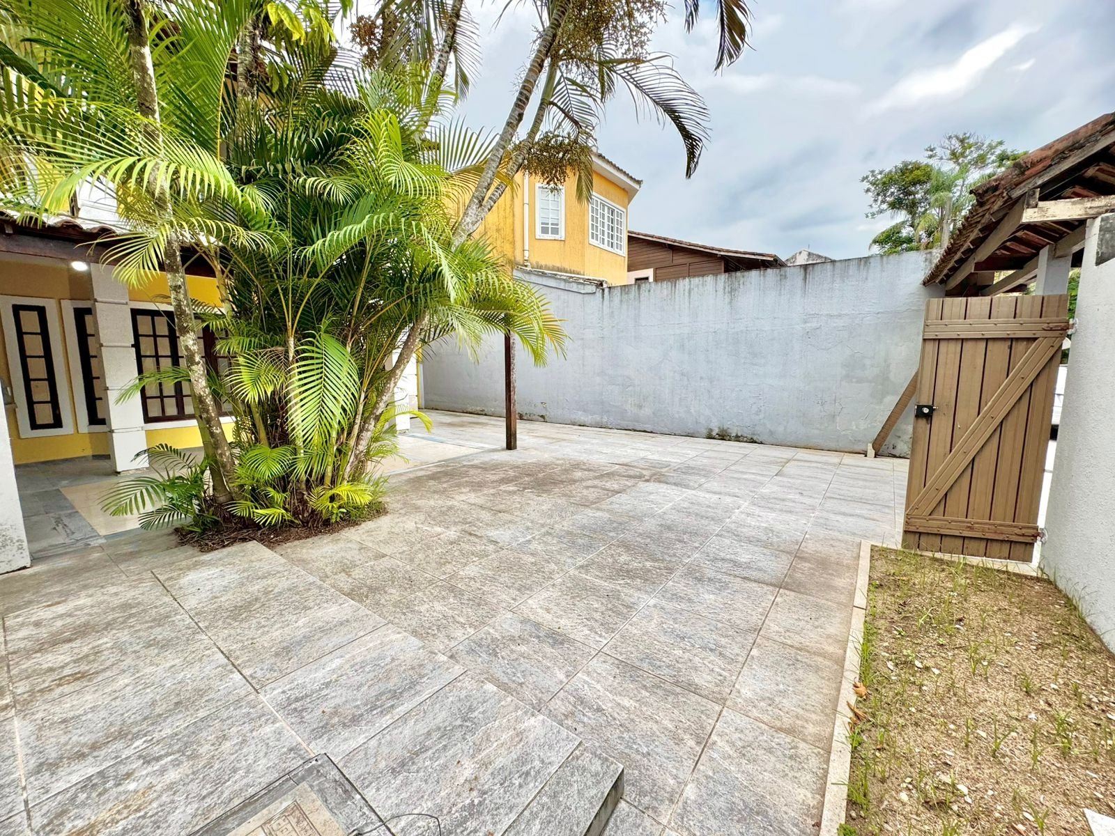 42 Terreno Frente Casa CASA DUPLEX EM CONDOMÍNIO NO BAIRRO VARGEM GRANDE
