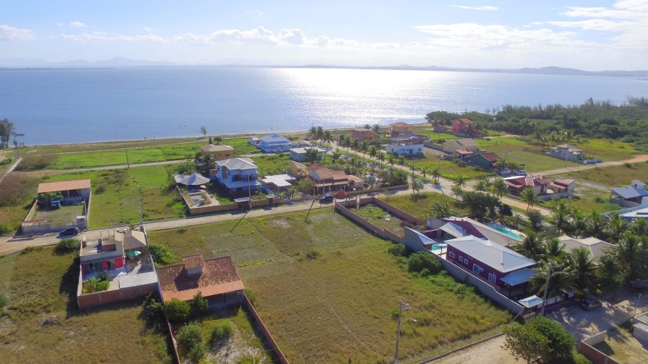 FOTO BOA USAR TERRENO PERFEITO ARRAIAL DO CABO EM CONDOMÍNIO DE FRENTE PARA LAGOA