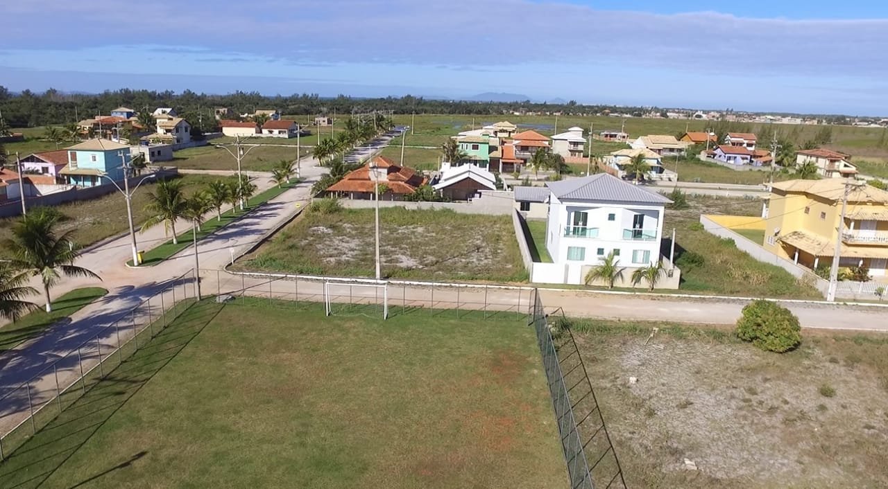 FOTO BOA USAR PADRÃO CASA TERRENO PERFEITO ARRAIAL DO CABO EM CONDOMÍNIO DE FRENTE PARA LAGOA