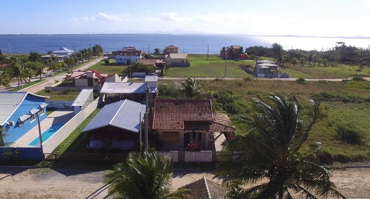 VISAO PISCINA E LAGOA TERRENO PERFEITO ARRAIAL DO CABO EM CONDOMÍNIO DE FRENTE PARA LAGOA