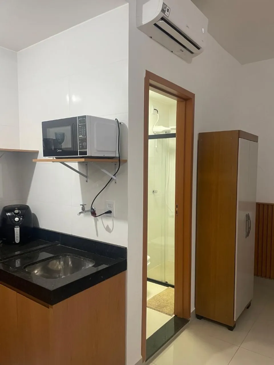 cozinha LINDO STUDIO TOTALMENTE MOBILIADO PARA ALUGAR NO CENTRO DO RIO